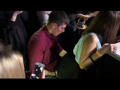 ❤️ Echter Sex in einem russischen Nachtclub. 18-jährige russische Mädchen in den Anus und Vagina gefickt in einem Nachtclub ️❌ Super sex bei de.hentai-id.ru ﹏